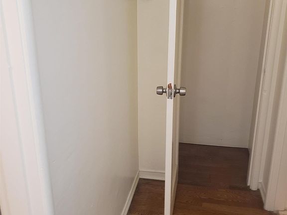 5th image of 1402 Berkeley Way