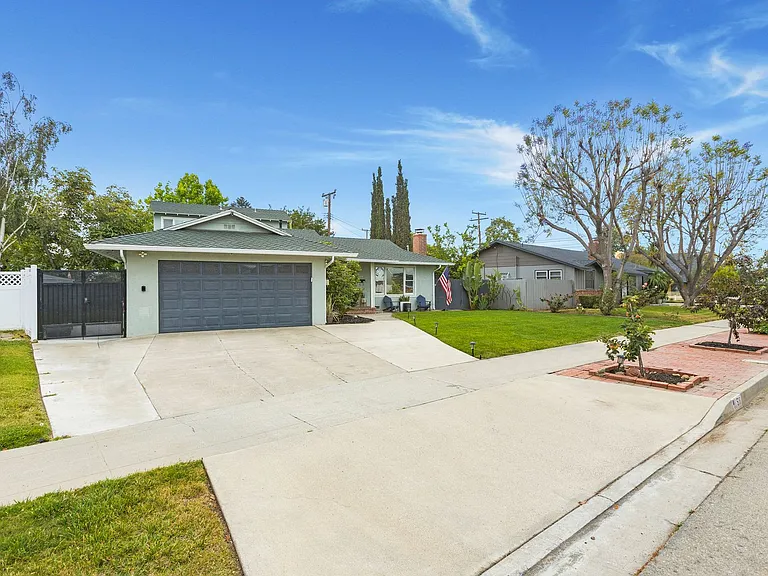 518 E Barkley Ave — Photo 7