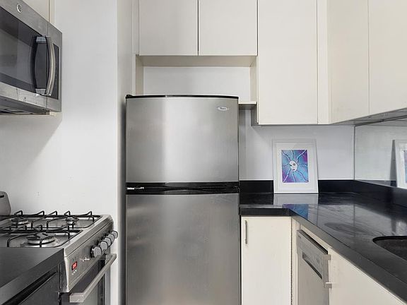 4th image of 343 E 74th St APT 8D