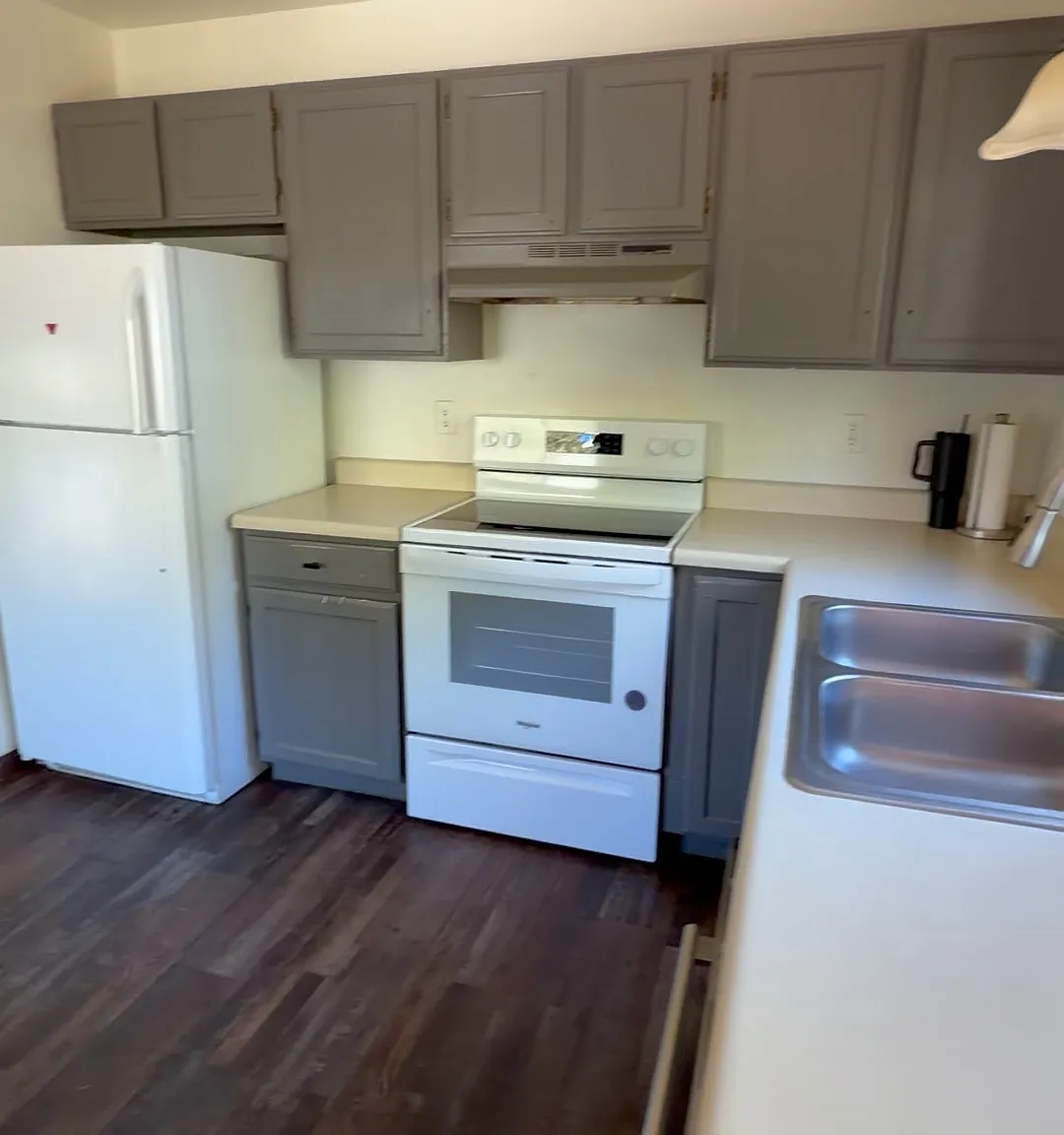 3 bed, $5,000 — Photo 2