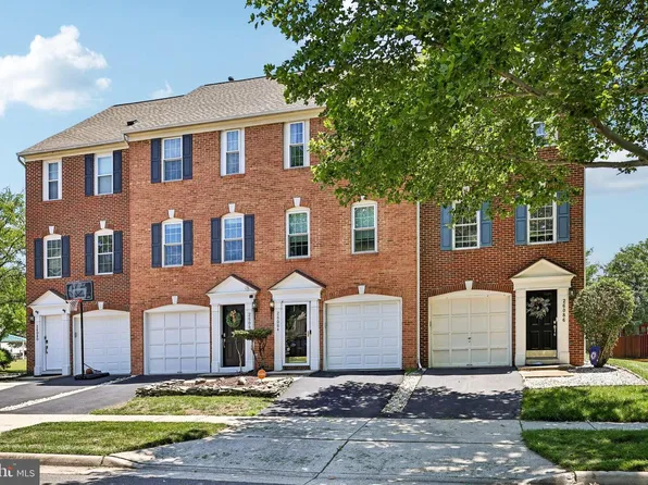 26084 Lands End Dr, Chantilly, VA 20152