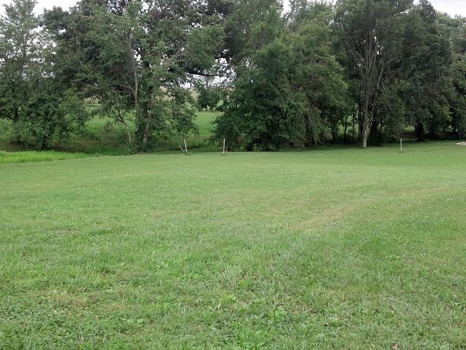 1st image of 20 Red Oak Dr