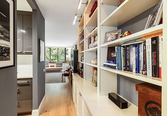 4th image of 250 W 89th St APT 2D