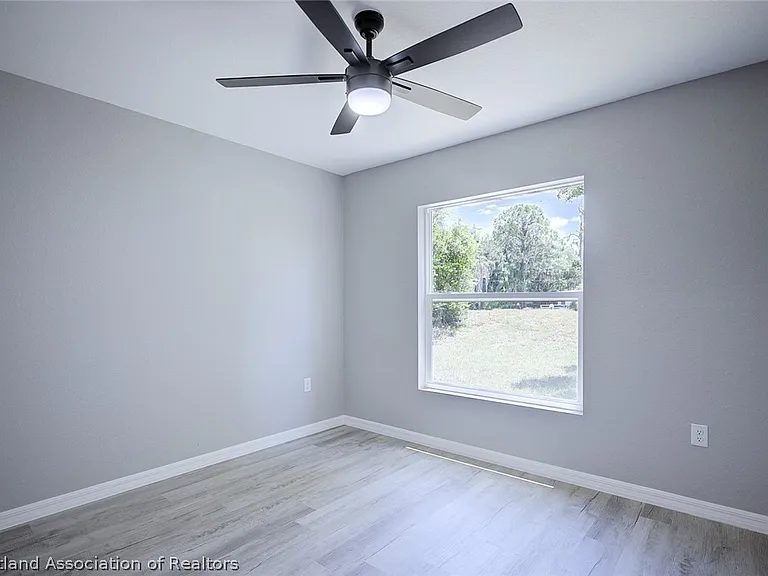 136 Friendly Cir — Photo 21