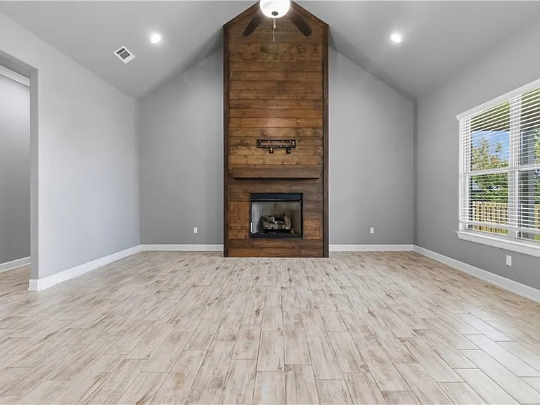1340 Sweetbriar Cir — Photo 4