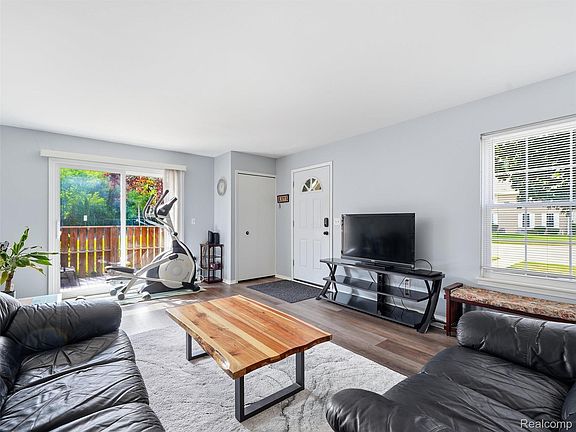 2nd image of 23404 N Rockledge