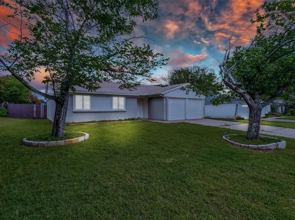 7516 Oak Ridge Dr, North Richland Hills, TX 76182