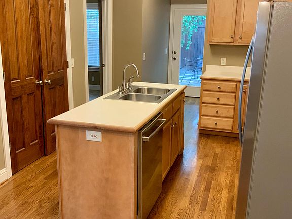 3rd image of 512 Acklen Park Dr