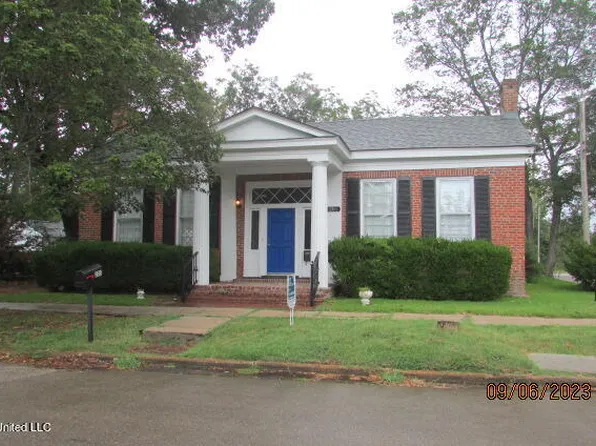 201 S Center St, Holly Springs, MS 38635