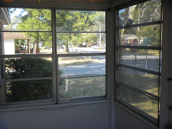 2nd image of 751 W Jordan St #2