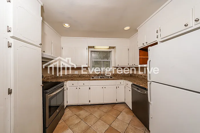 3 bed, 2.0 bath, 1553 sqft, $1,245 — Photo 4
