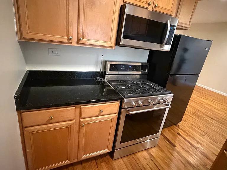 1812 W Chase Ave #G — Photo 5