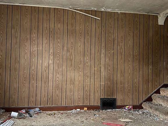 3rd image of 2321 Fairview St