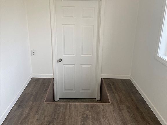 5th image of 9973 Sunny Dr NE