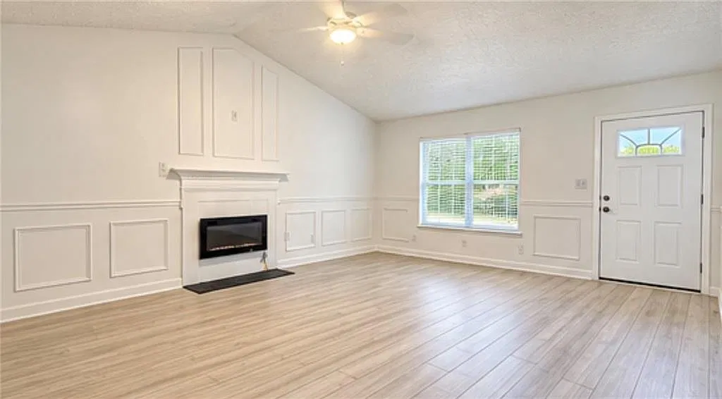 3 bed, 2.0 bath, 1400 sqft, $1,895 — Photo 4