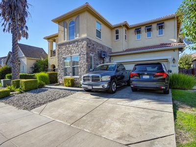 (Undisclosed Address), Elk Grove, CA, 95757