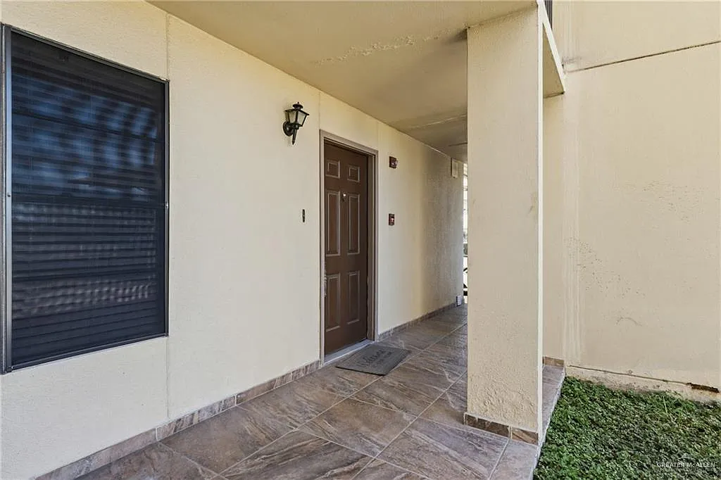 2900 Ashley Dr — Photo 1