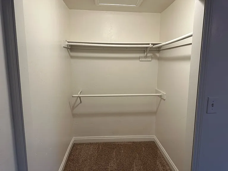 1705 W Noble Ave — Photo 33