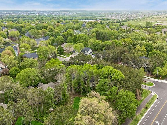 5th image of 9001 Springwood Dr