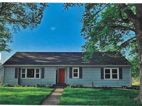 305 E Orchard St, Odessa, MO 64076