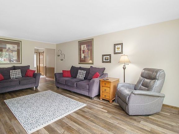 5th image of 1528 Hyde Park Ln