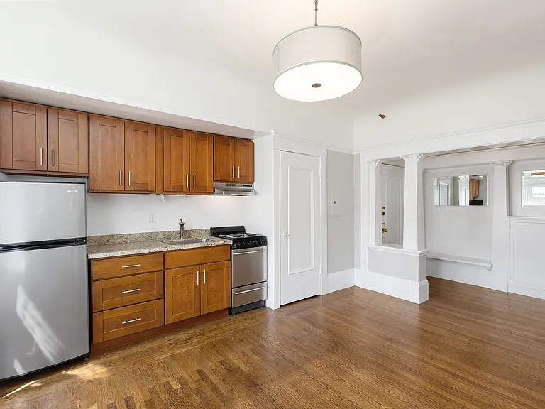 929 Pine Street — Photo 8