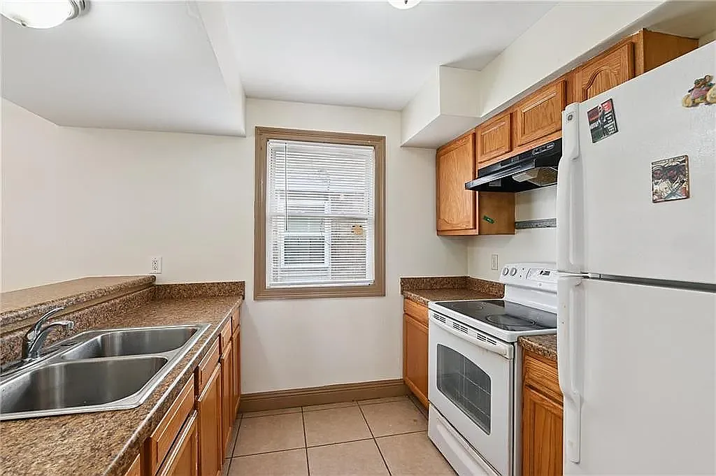 2 bed, 1000 sqft, $1,400 — Photo 3