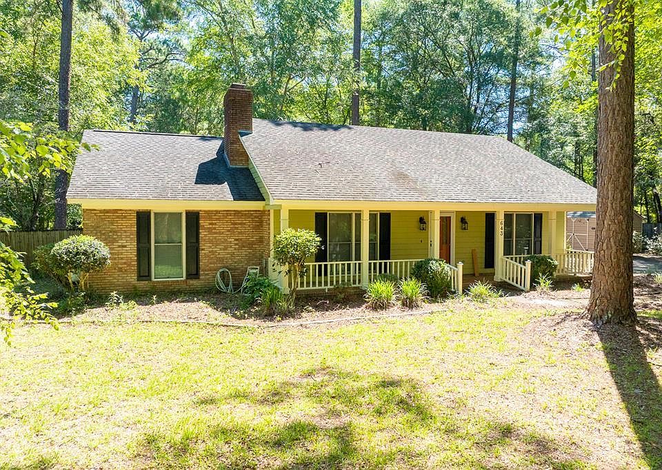 1st image of 643 Creekside Dr