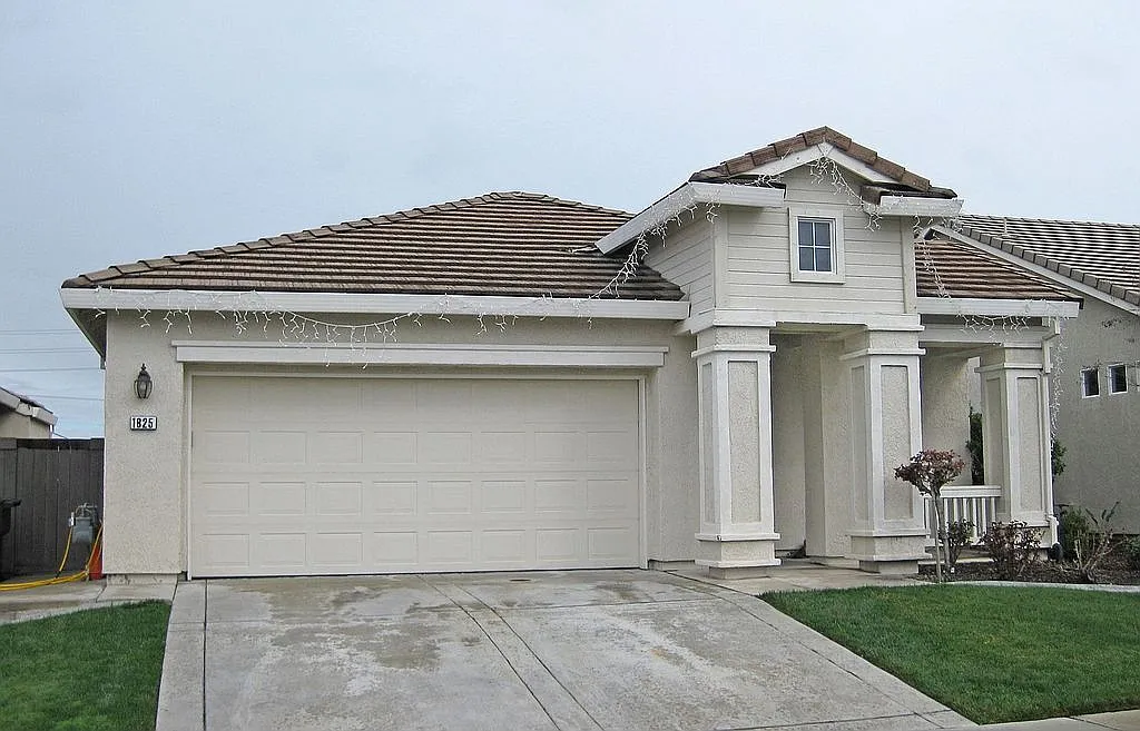 1825 Zurlo Way photo 1