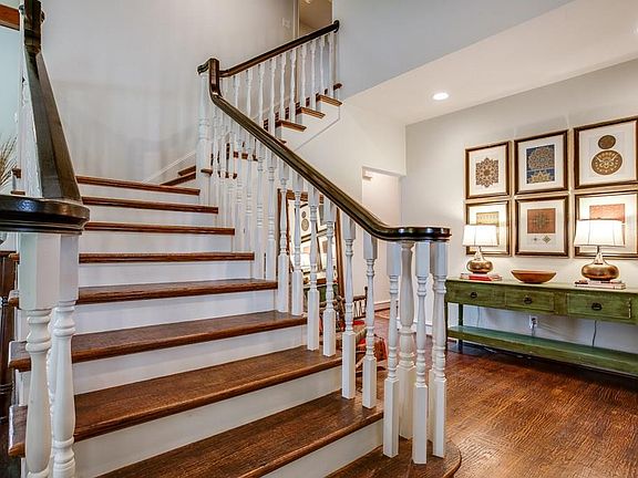 3rd image of 619 W Sorita Cir