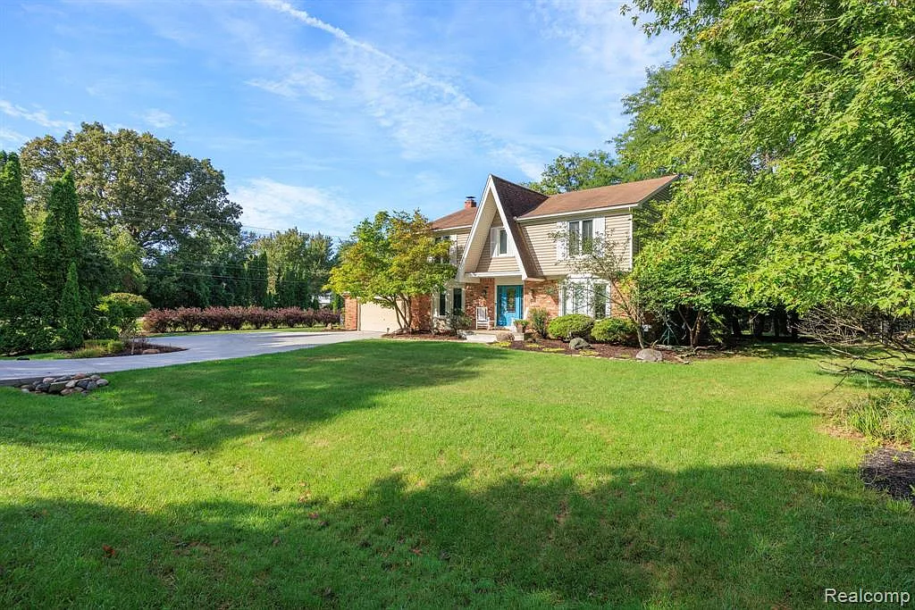 3 bed, 2.5 bath, 3680 sqft, $4,000 — Photo 3