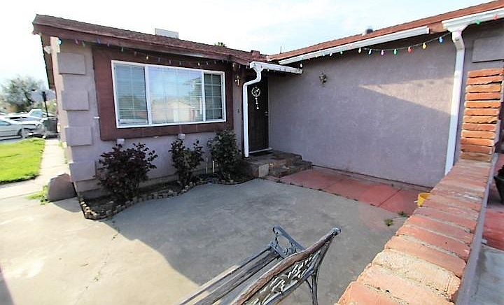 2nd image of 829 Musick Ave