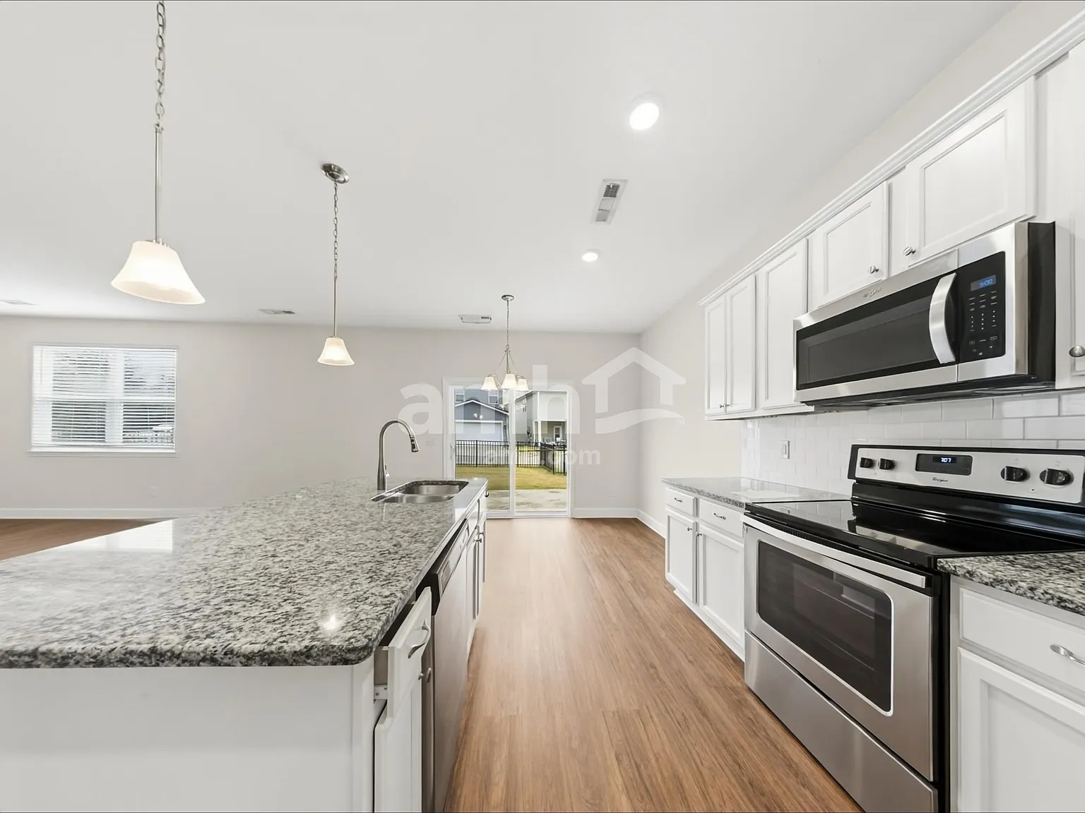 4 bed, 2.5 bath, 2209 sqft, $2,545 — Photo 3