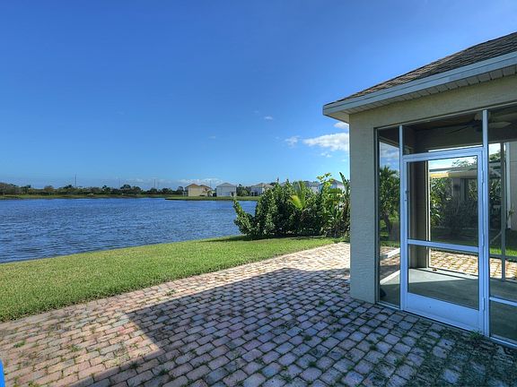 3rd image of 706 Carriage Lake Way