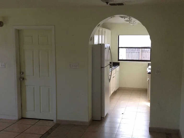 5425 Genoa Ln — Photo 5