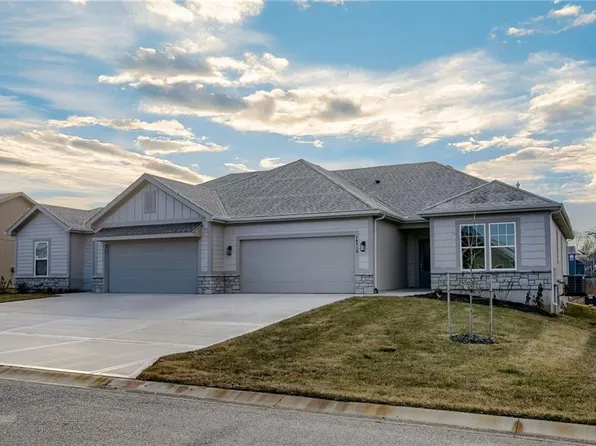 19715 W 196th St, Spring Hill, KS 66083