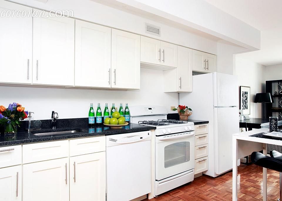 2nd image of 218 Myrtle Ave APT 6L