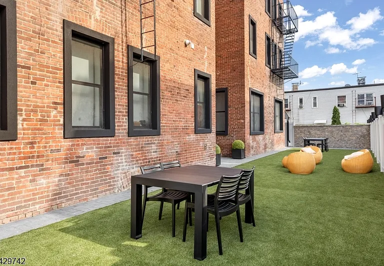 189 Dayton Ave #101 — Photo 21