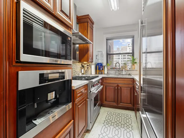 10 Mitchell Place image 4 of 18