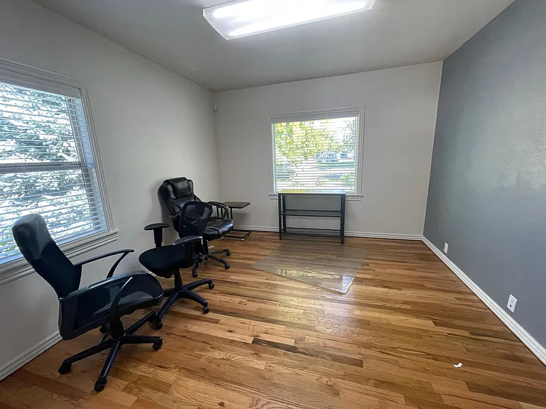 1225 N Main St — Photo 22