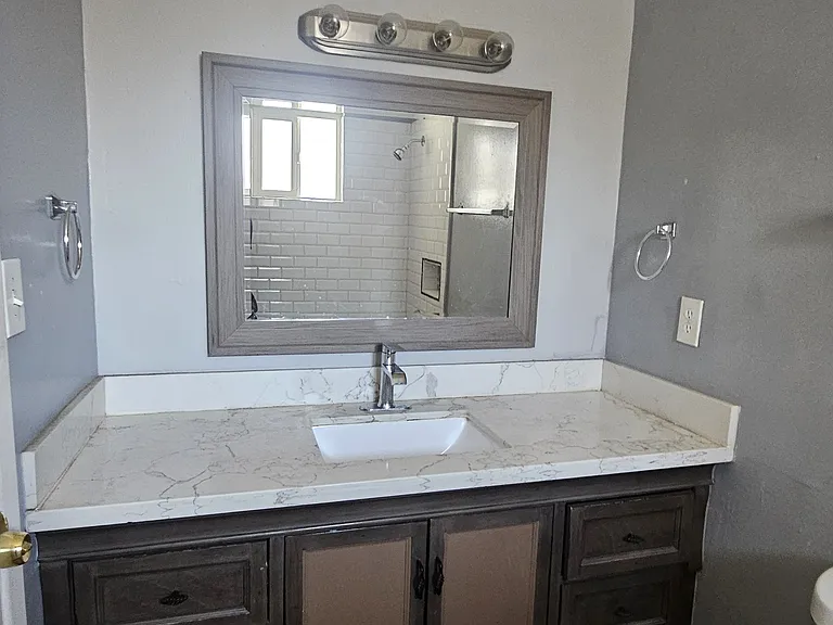 3827 E Cheery Lynn Rd #2 — Photo 8