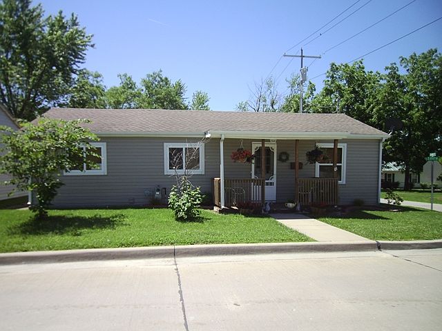 1st image of 1124 South St