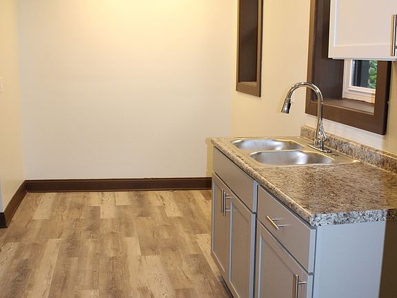 4th image of 1320 N Pine Ave