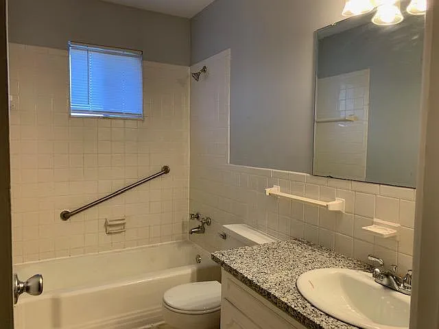 2 bed, 1170 sqft, $1,455 — Photo 2