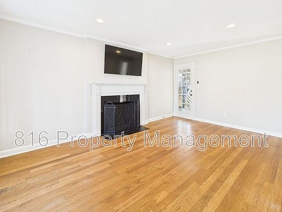 3rd image of 115 W 85th St