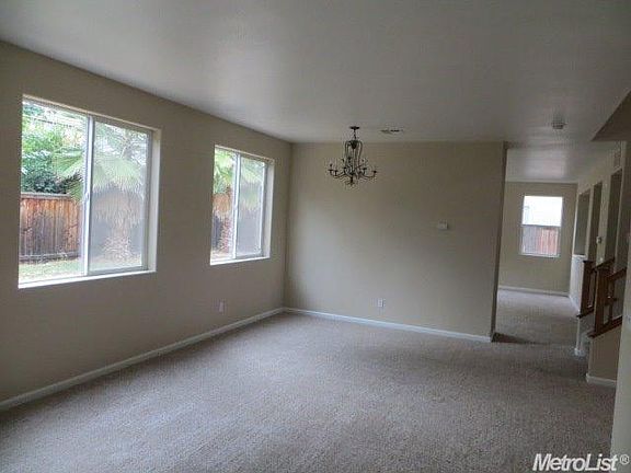 3rd image of 1089 Silverton Cir