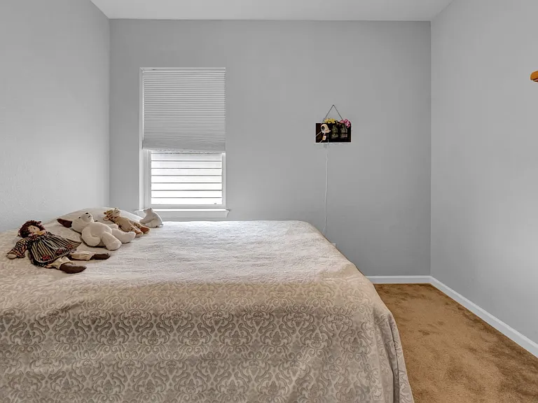 1086 McMurdo Cir — Photo 9