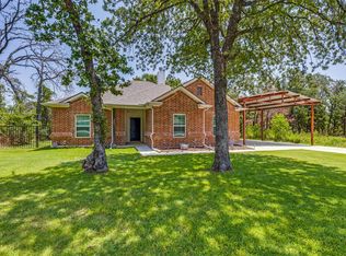 304 Cedarwood St, Azle, TX 76020