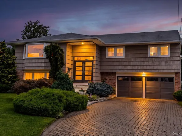 31 Lake Court, Massapequa, NY 11758