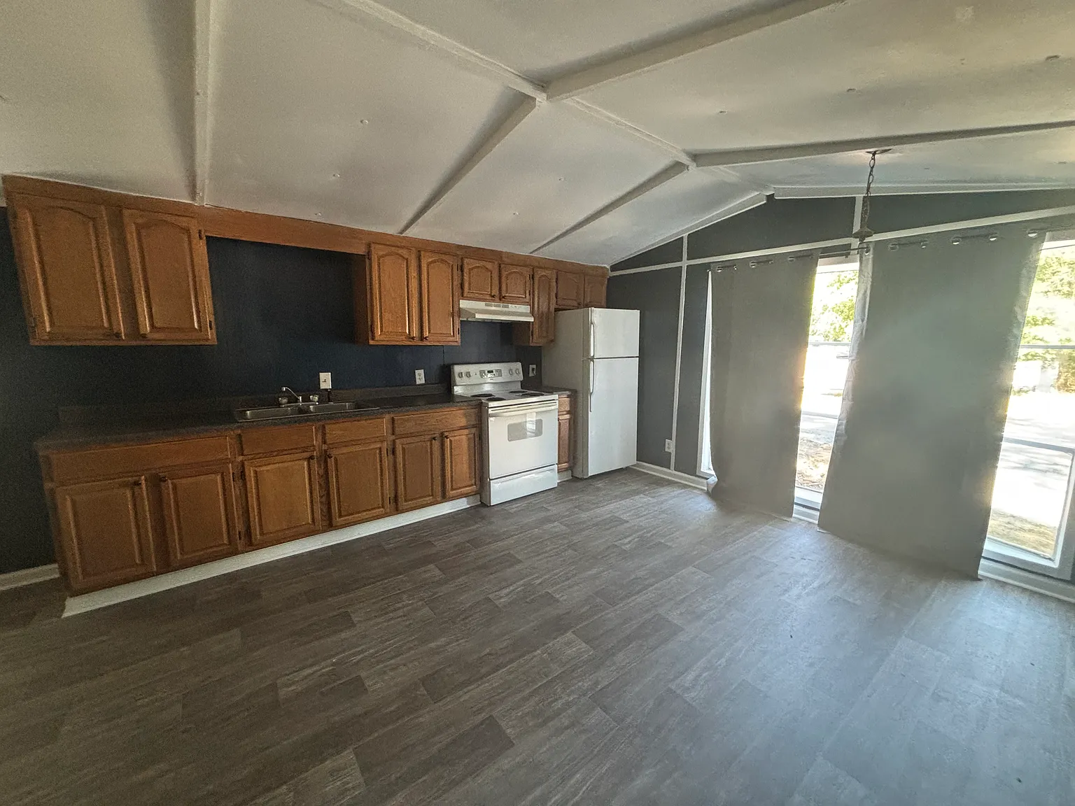 2 bed, 924 sqft, $695 — Photo 1